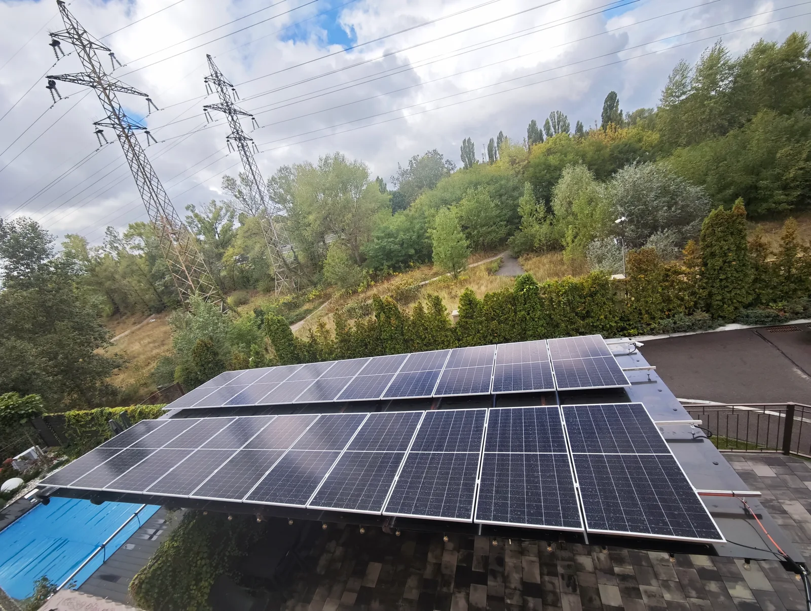 12 kW solar station on a terrace canopy with a hybrid inverter and battery